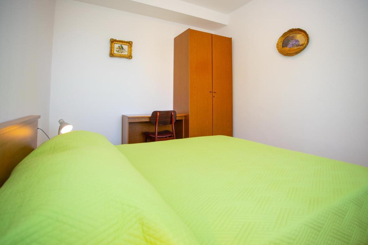 Apartment Nola Podgora Bagian luar foto