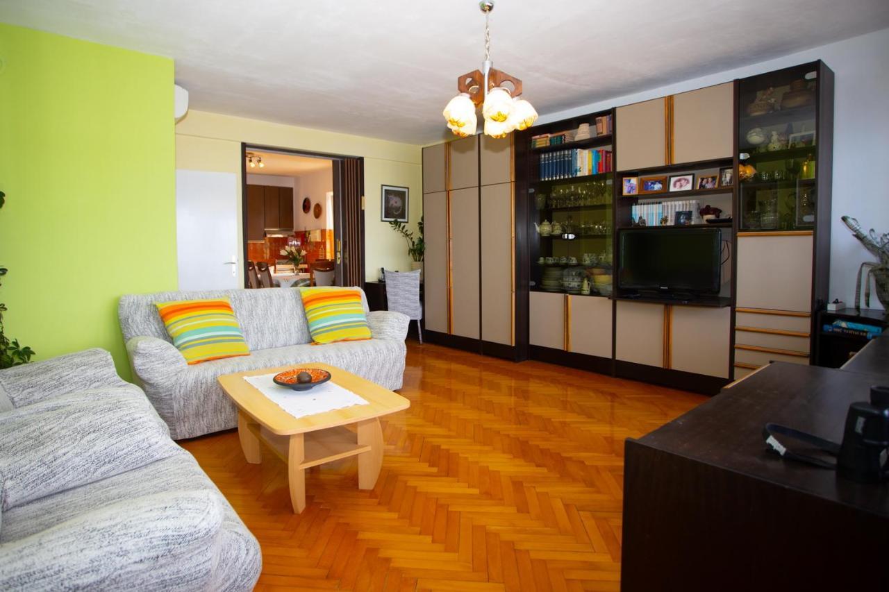 Apartment Nola Podgora Bagian luar foto