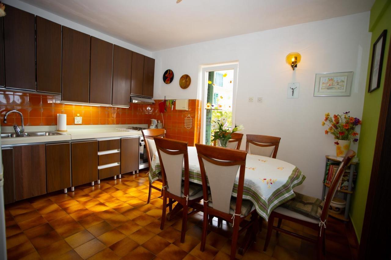 Apartment Nola Podgora Bagian luar foto