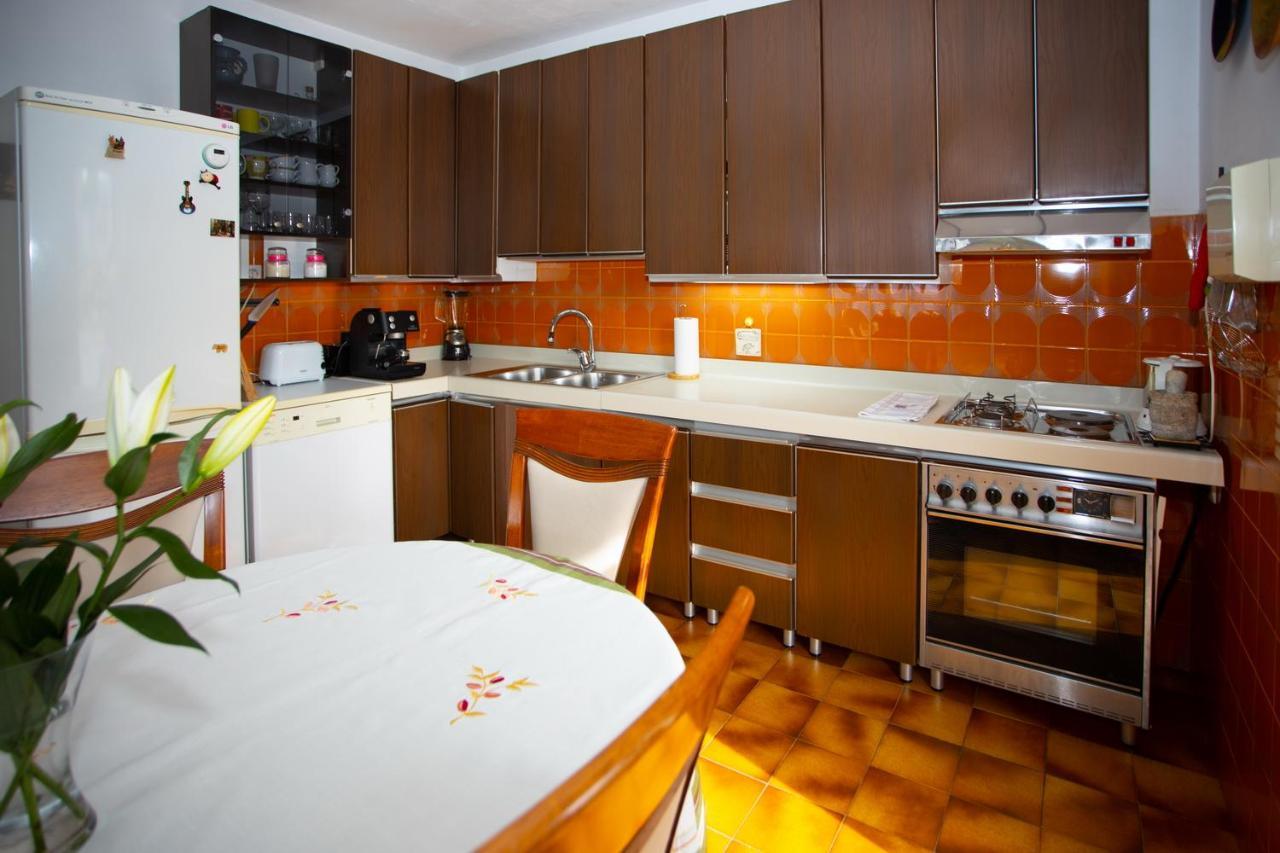 Apartment Nola Podgora Bagian luar foto