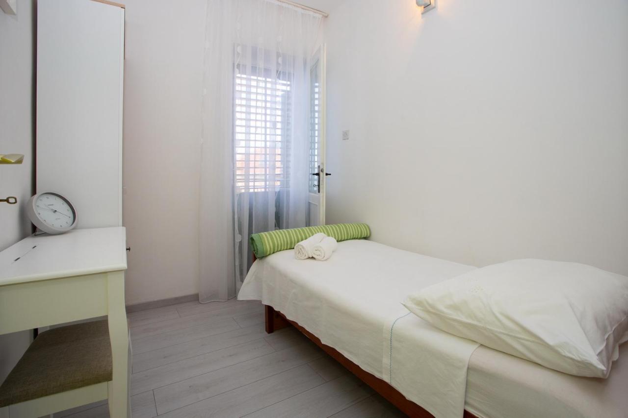 Apartment Nola Podgora Bagian luar foto